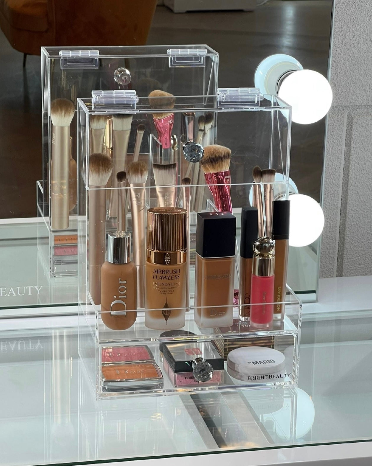 The Make-up base organizer