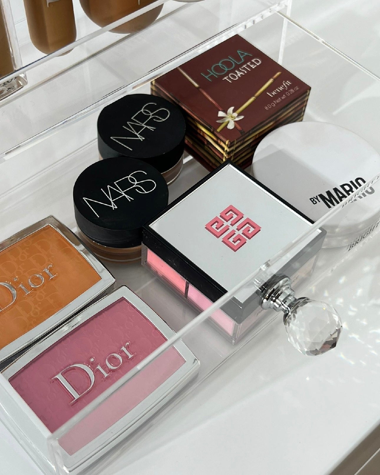 The Make-up base organizer