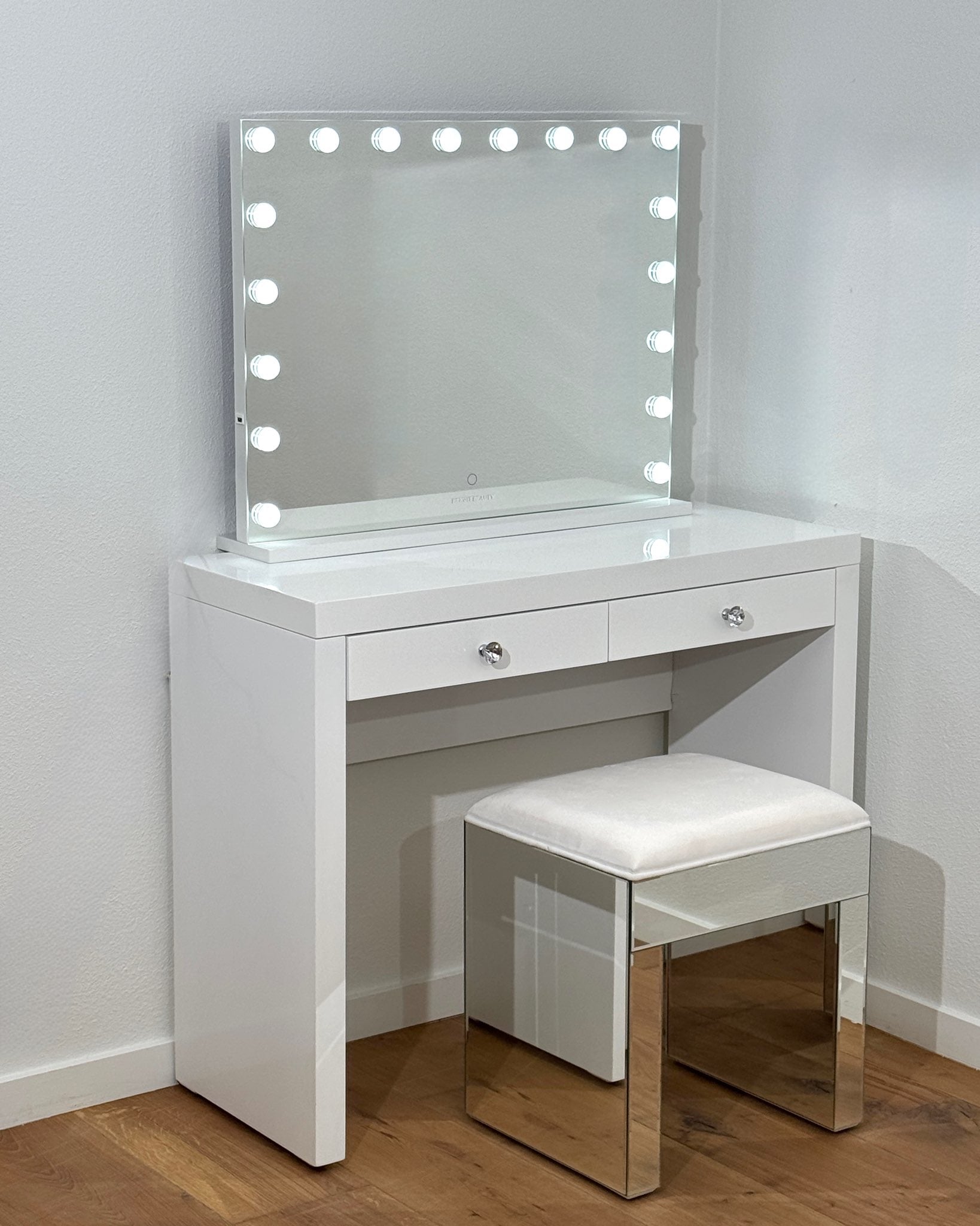 The Namira XL mirror