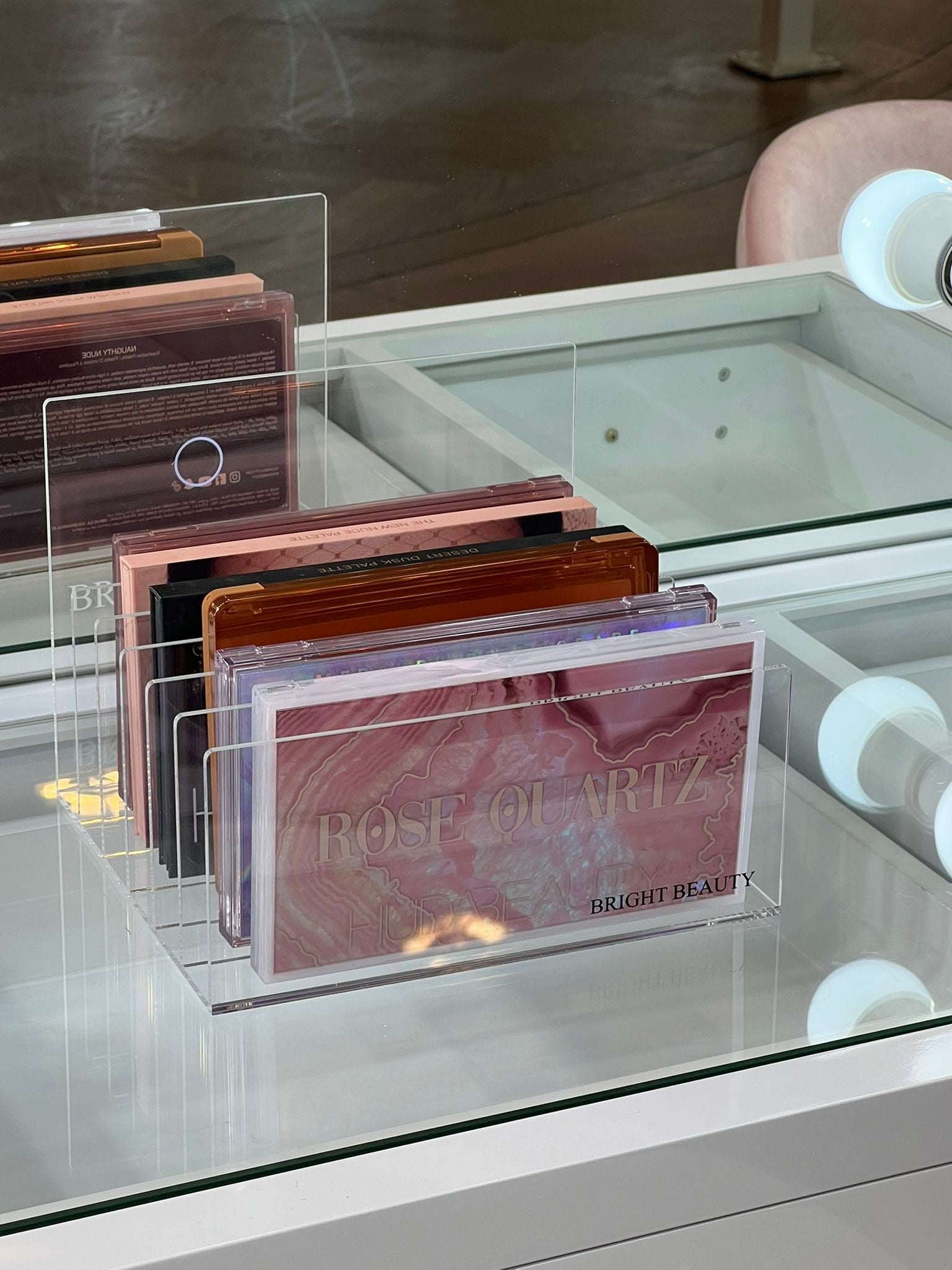 The make-up pallette organizer