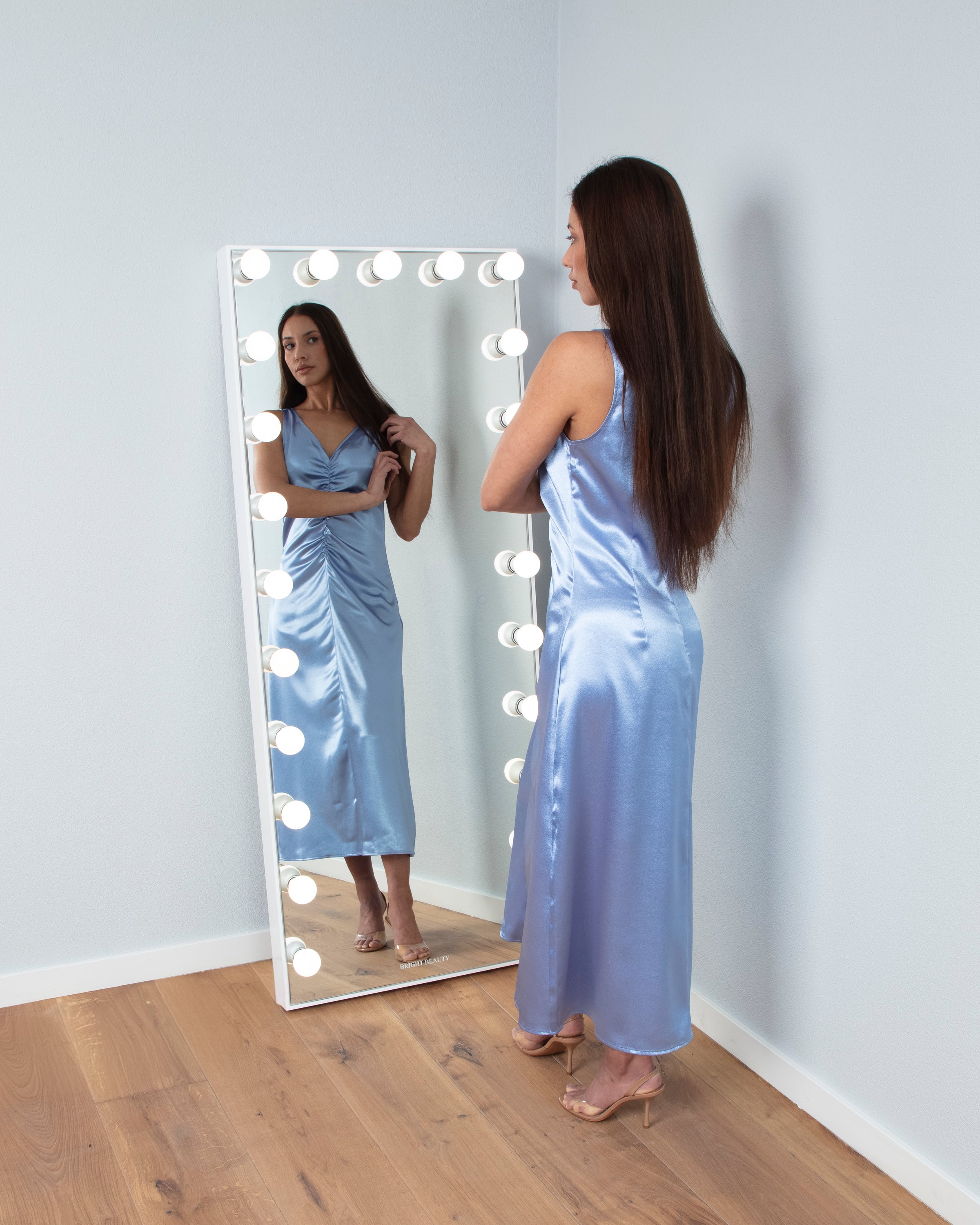 The floor mirror
