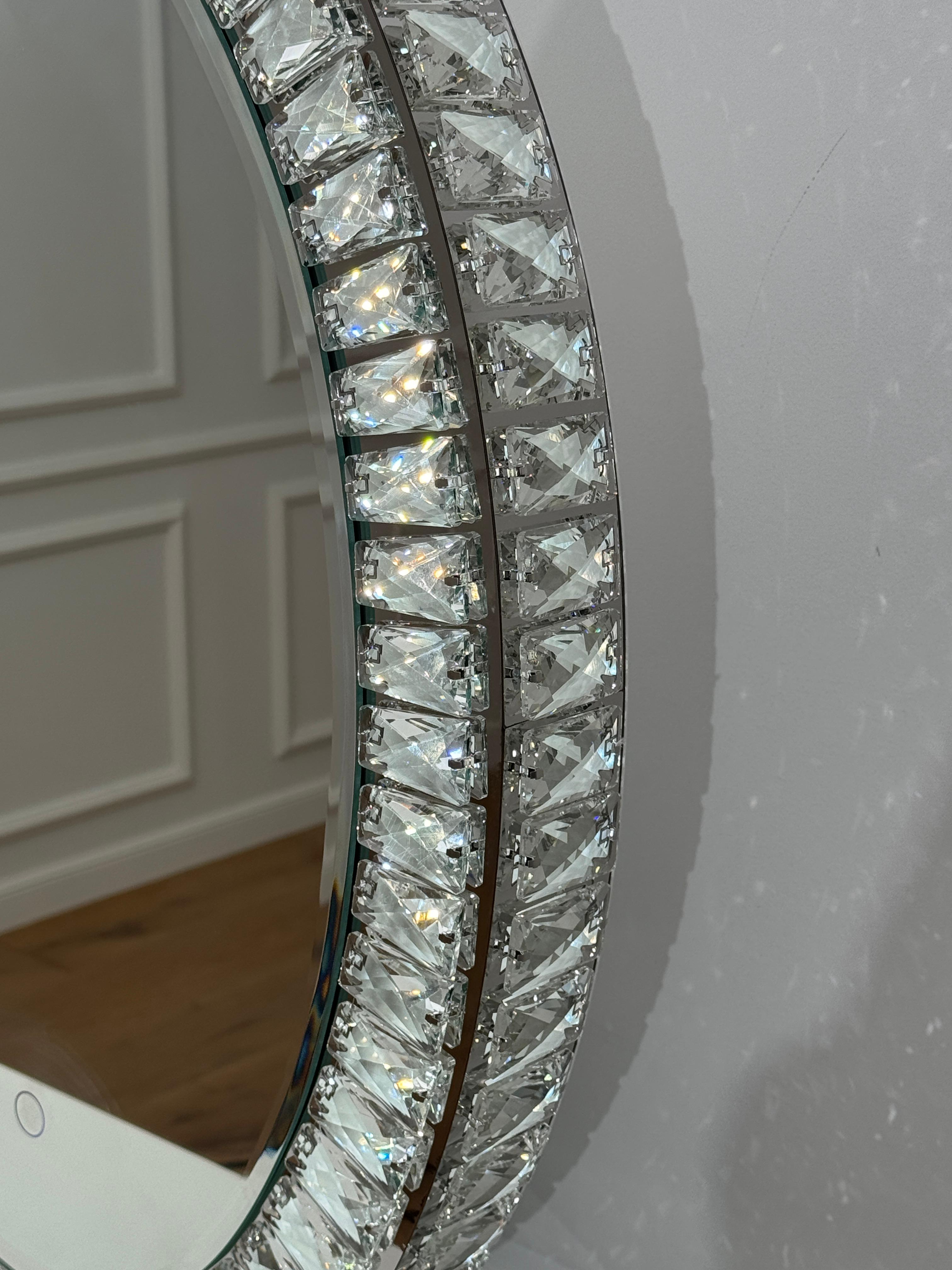 The Huda XL mirror